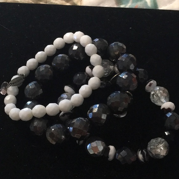 Sabika Jewelry - Set of 3 Sabika Stretch Bracelets